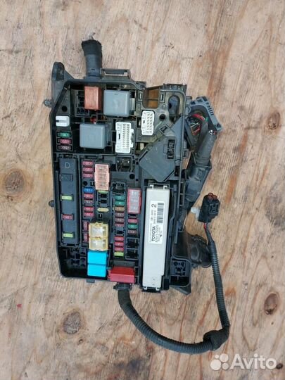 Блок предохранителей Toyota Prius 3 ZVW30