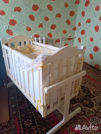 Детская кроватка