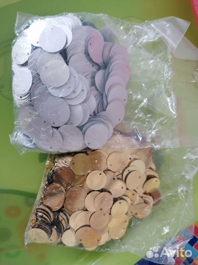 Ленты, бусины, пайетки