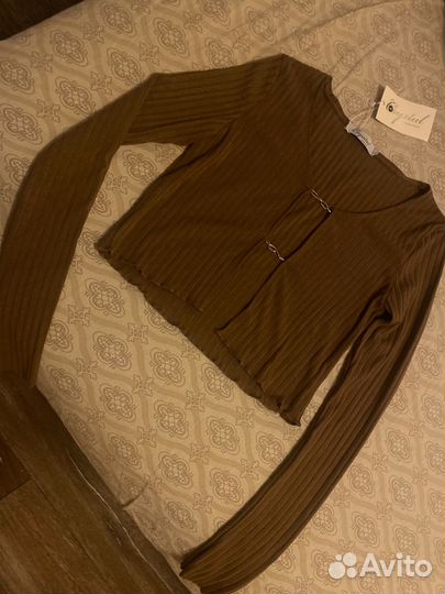 Топ с вырезом на груди