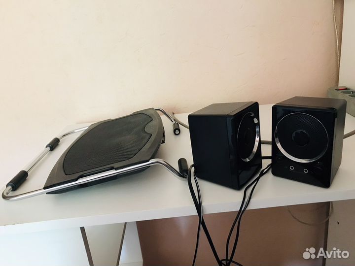 Компьютерные колонки и охлаждающая подставка