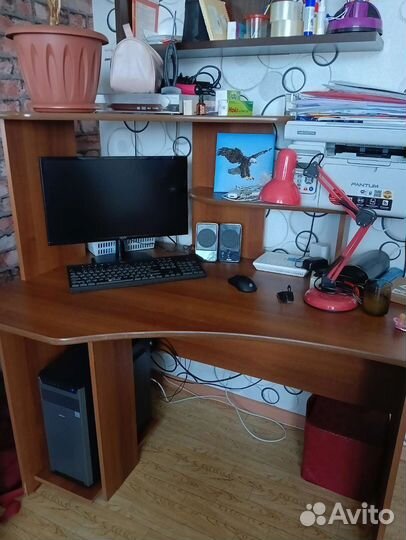Компьютерный стол