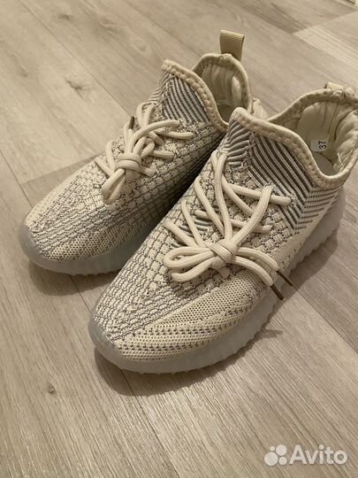 Кроссовки женские