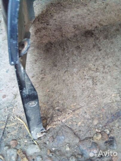 Бампер с решеткой Nissan Cube Z10