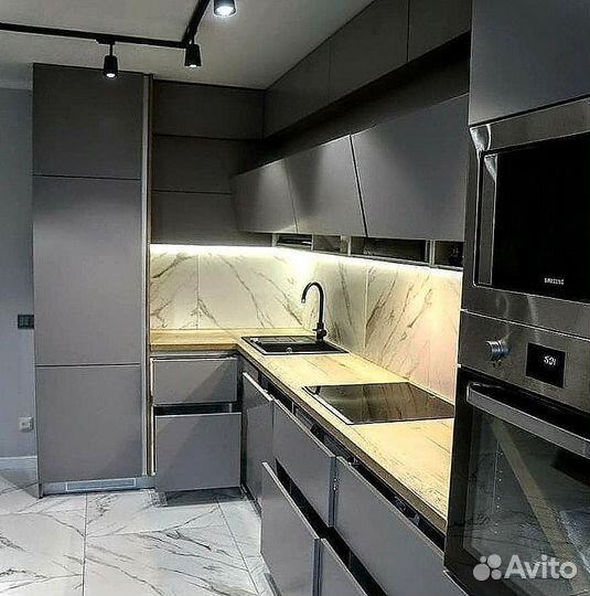 Кухня до потолка