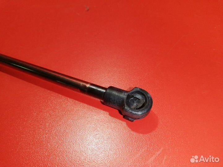 Амортизатор багажника задний левый Toyota Corolla