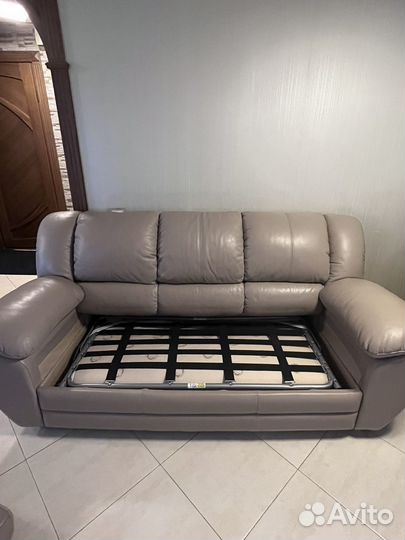 Кожаный диван бу
