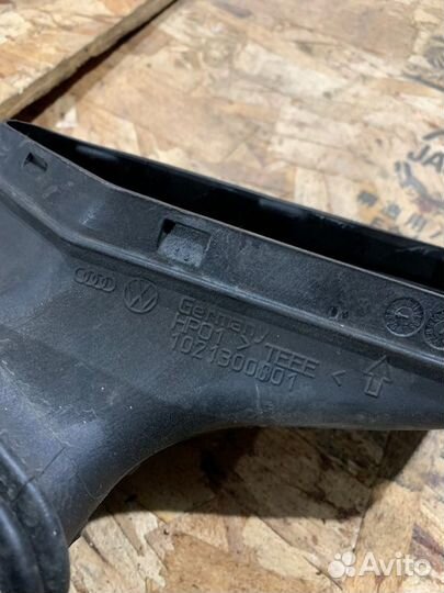 Воздуховод Audi A4 B8 универсал 2.0 CDN 2007-2011