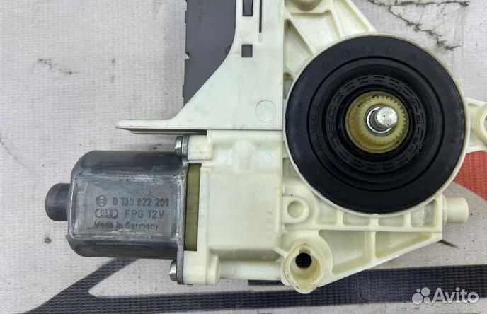 Мотор стеклоподъемника задний левый Peugeot 407