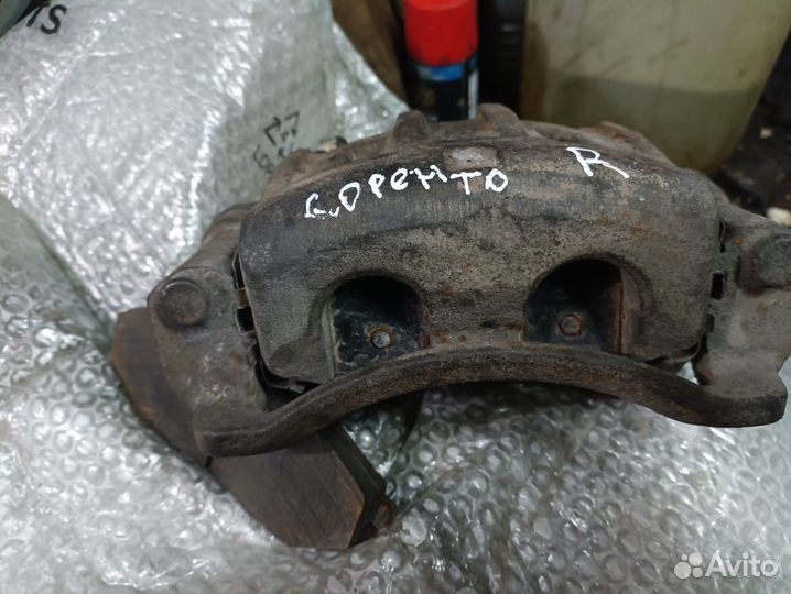 Передний правый суппорт Kia Sorento 1