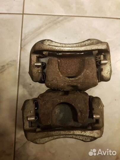 Суппорт задний левый и правый lexus rx 400h