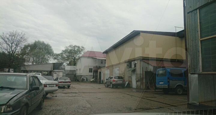 Свободного назначения с жилым домом, 4000 м²