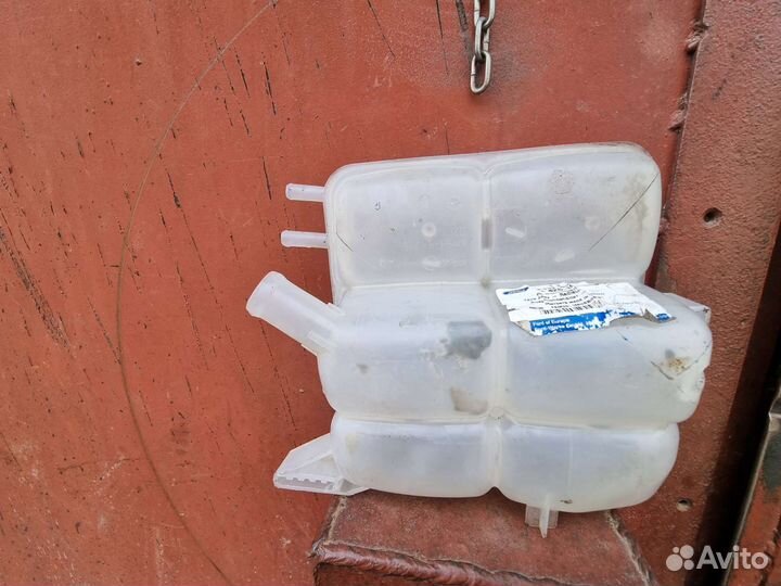 Расширительный бачок Ford Focus 2 C-Max Mazda3