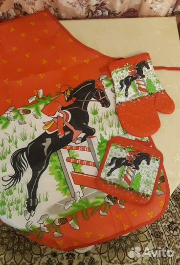 Новый набор: фартук, рукавица, прихватка