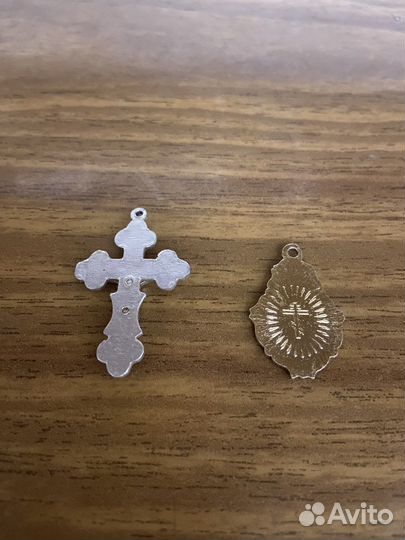 Крестик и иконка СССР