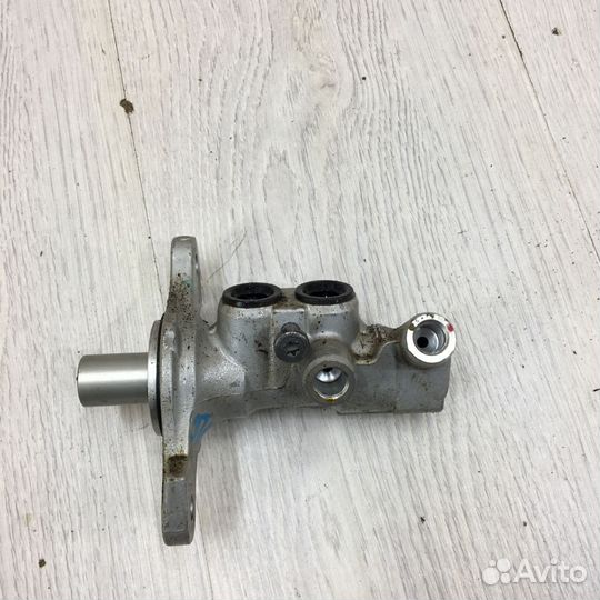 Главный тормозной цилиндр гтц Renault sandero step
