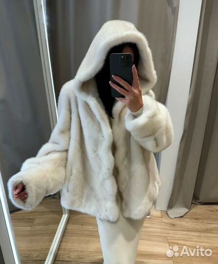 Шуба молочного цвета xl