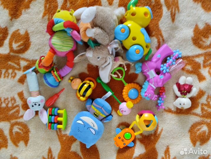 Детские игрушки + слоник с болтиками на моторику