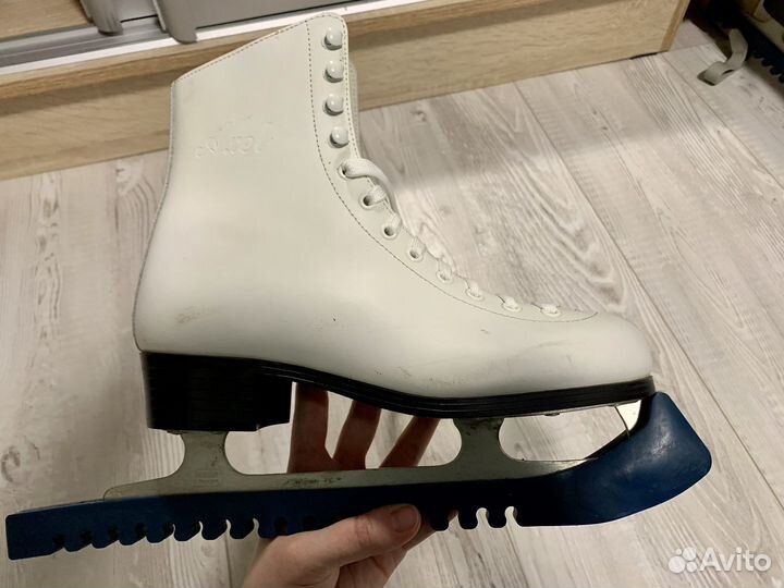 Коньки женские Axel нат.кожа 40 размер
