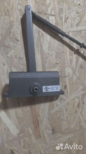 Доводчик для двери