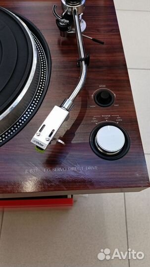 Проигрыватель винила Victor