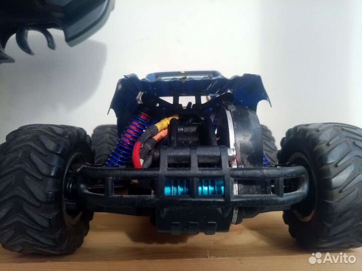 Машина на радиоуправлении 1:18