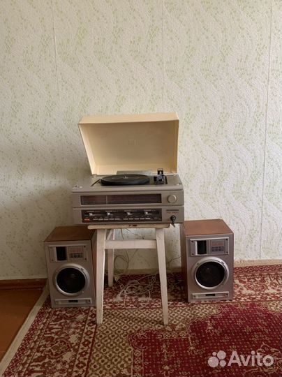 Домашний проигрыватель с пластинками