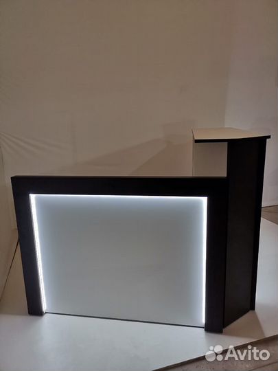 Стойка ресепшен