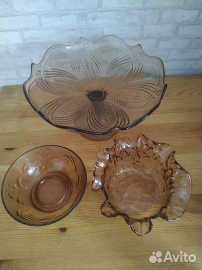 Ваза для фруктов на ножке