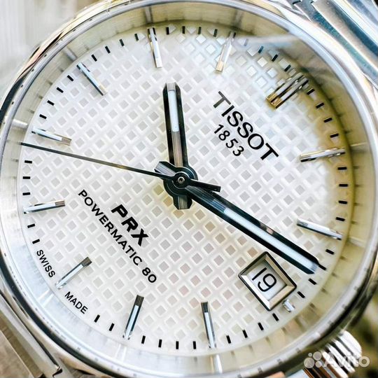 Часы женские Tissot T137.207.11.111.00