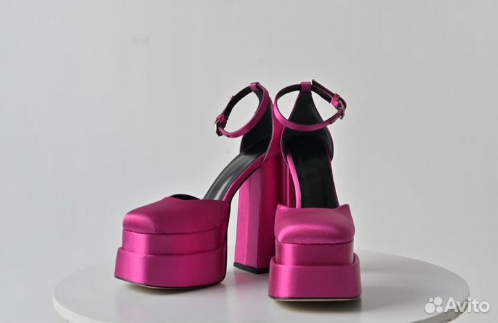 Босоножки женские в стиле Versace 2022