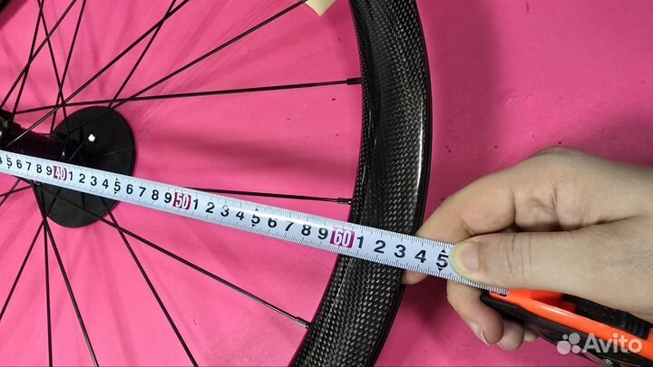 Карбоновое велосипедное колесо с шиной и спицами