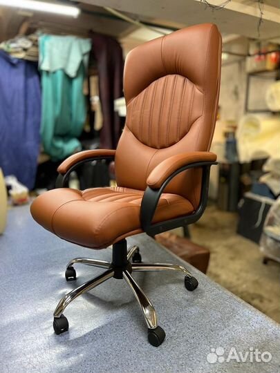 Офисное компьютерное кресло