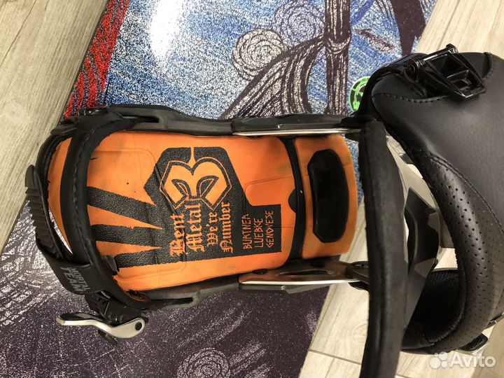 Сноуборд с креплениями