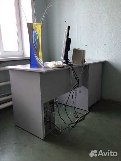 Рабочий стол с тумбой