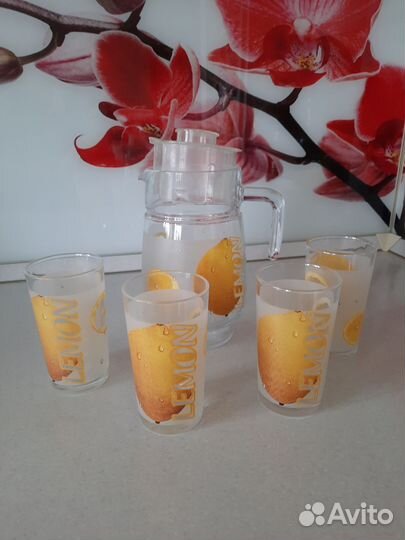 Графин со стаканами