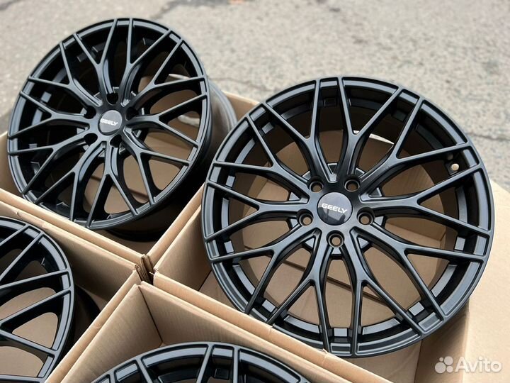 Новый комплект литых дисков r18 на Gelly