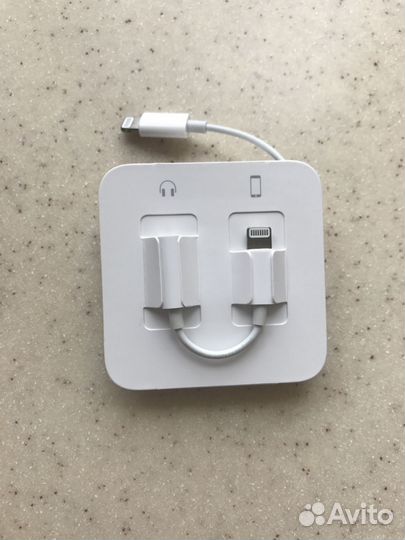 Наушники Apple EarPods с разъёмом Lightning