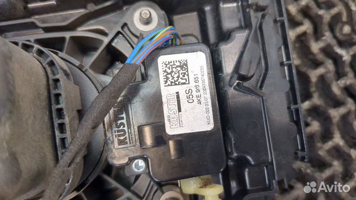 Розетка зарядки автомобиля Porsche Taycan 2019 –