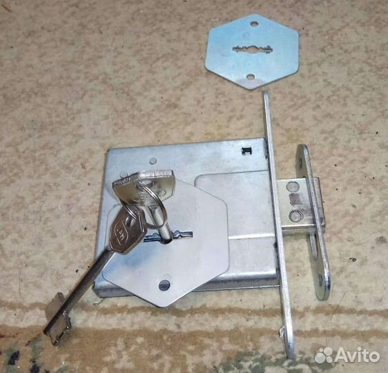 Замок дверной