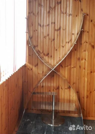 Дизайнерская напольная вешалка для одежды