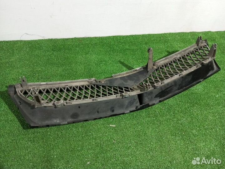 Решетка радиатора Mitsubishi Diamante F36A