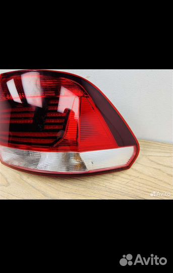 Фонарь задний правый на volkswagen polo