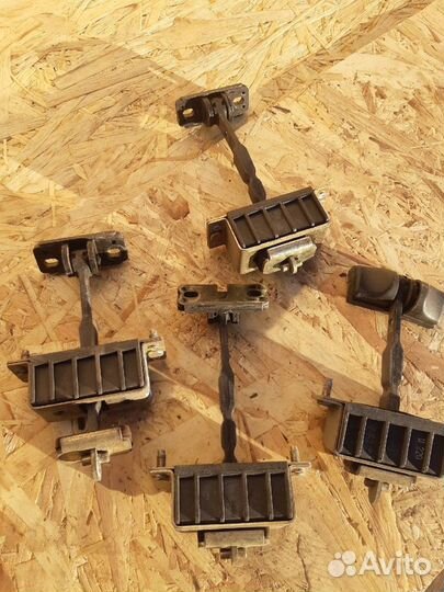 Mercedes w220 ограничитель двери