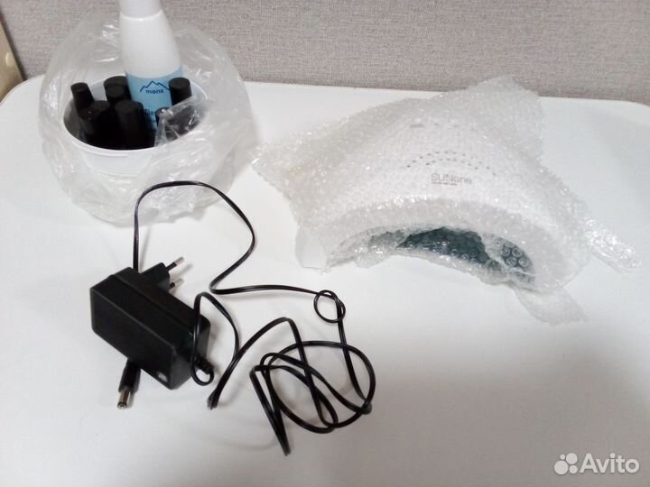 Лампа для маникюра и лаки