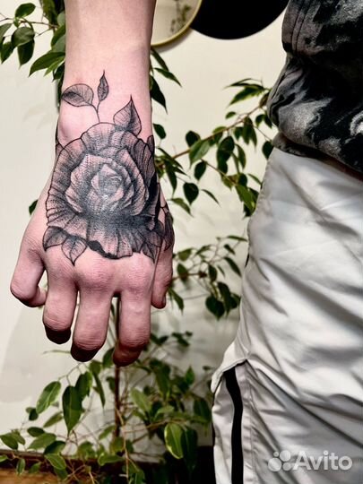 Мастер по художественной татуировке