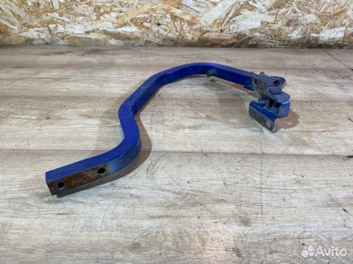Петля крышки багажника задняя правая Renault Logan