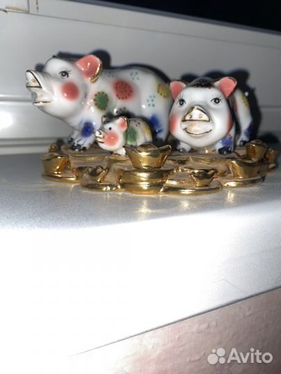 Статуэтка свинка