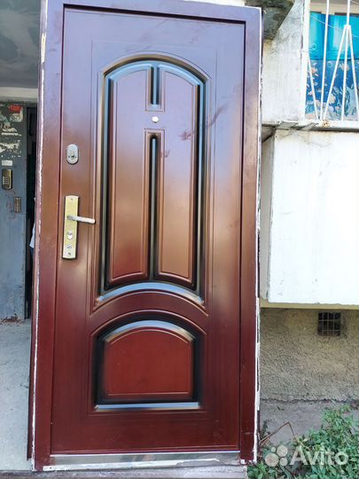 Дверь входная металлическая бу
