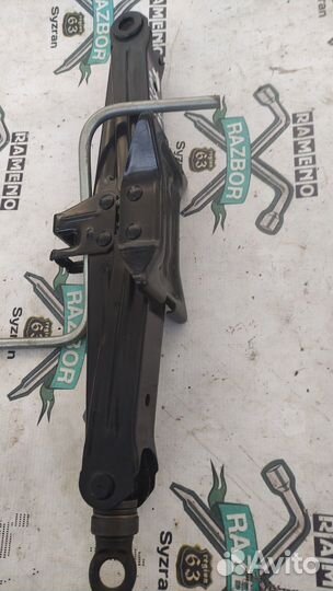 Домкрат Toyota Witz